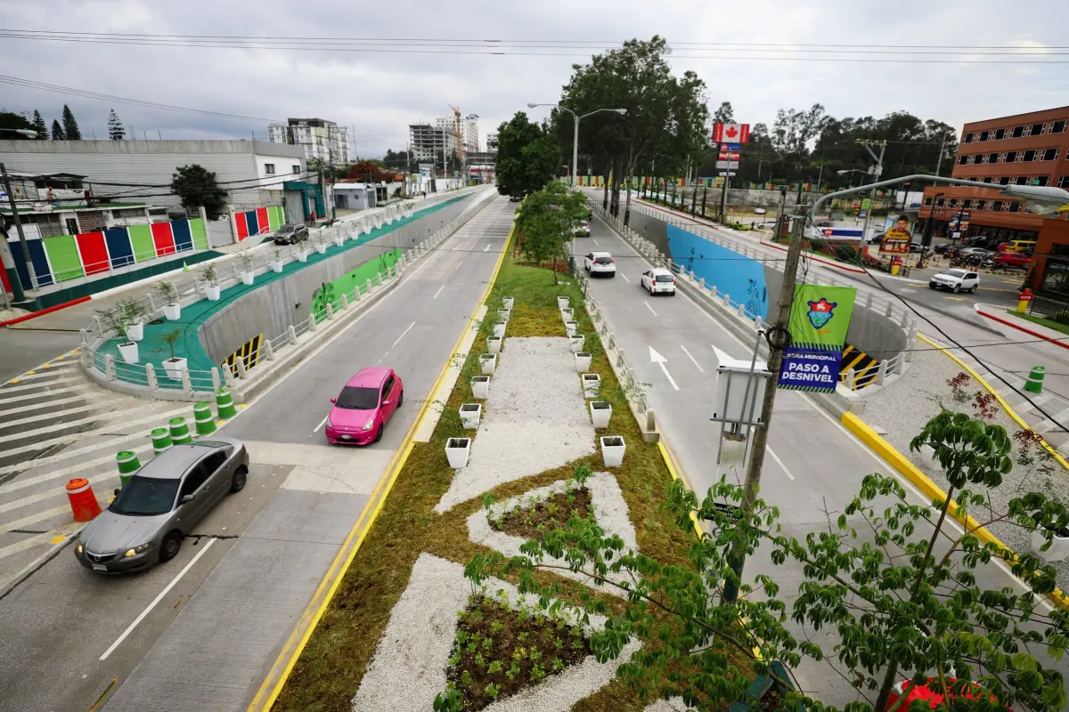 Inauguran paso a desnivel en la avenida Petapa, 