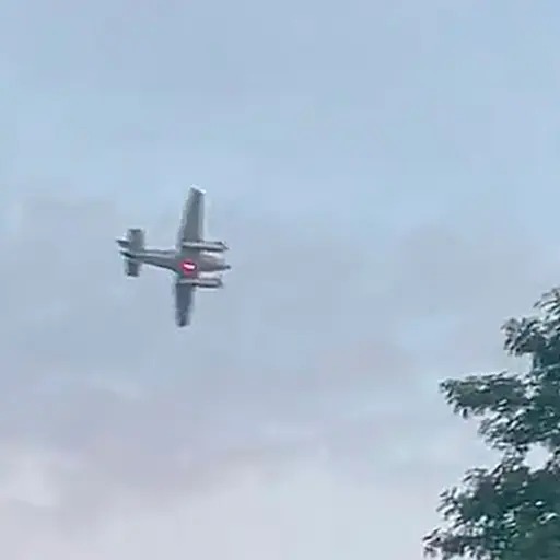 Robo una avioneta y amenazo con estrellarse contra supermercado ,