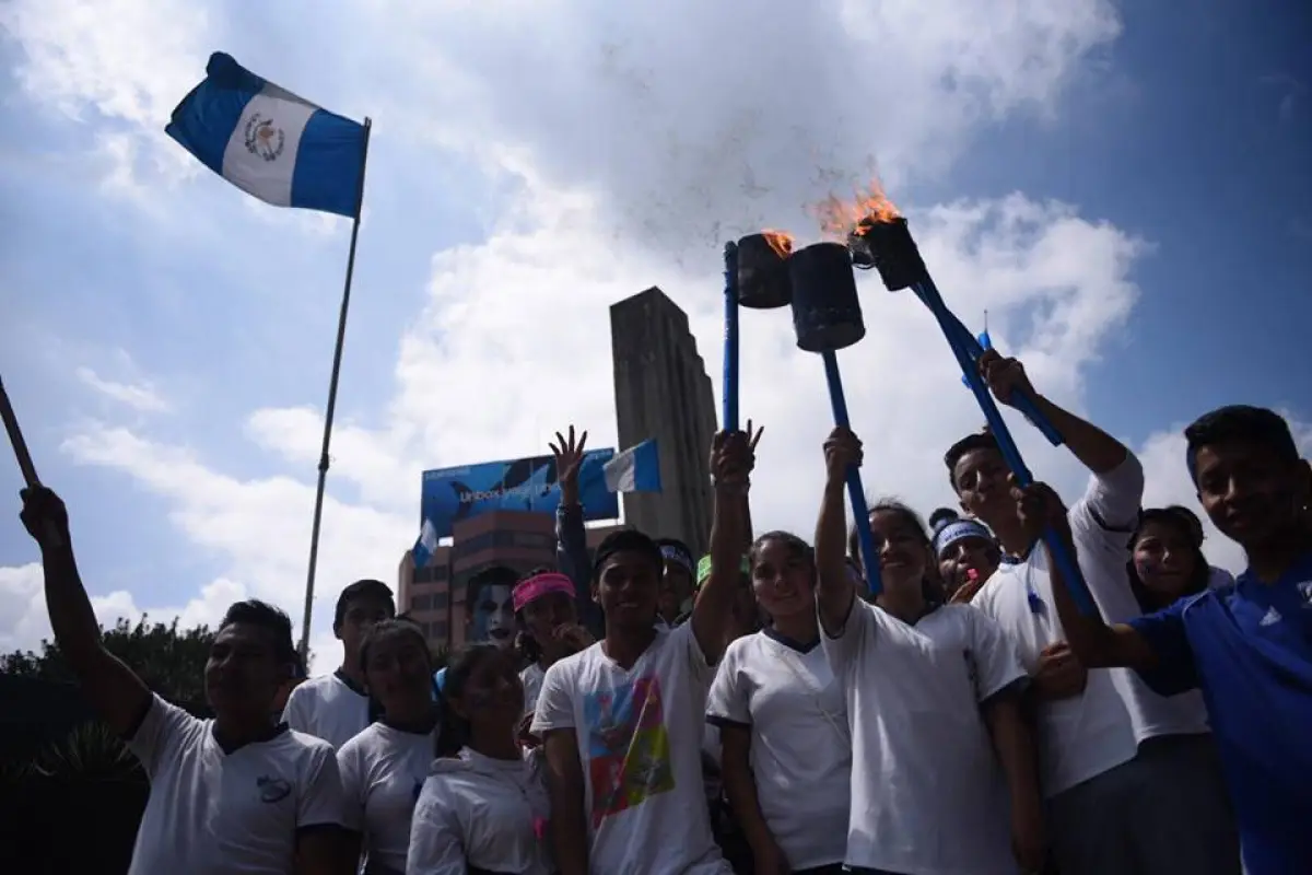 antorchasdiadelaindependenciafotooliver24.jpg, 