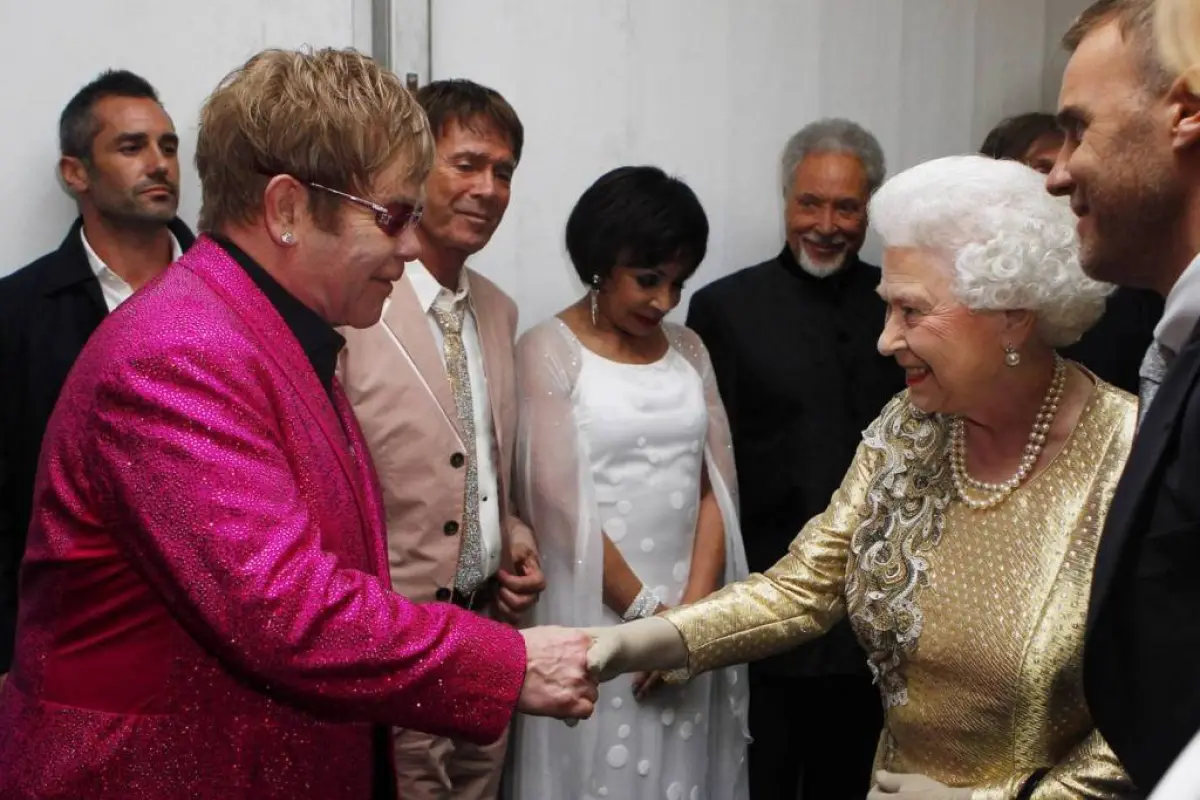 Reina Isabel II Elton John Sir, 