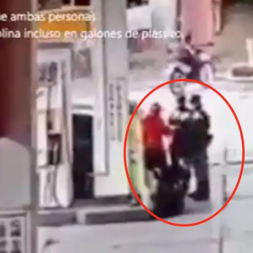 Agentes de tránsito habrían comprado gasolina con tarjeta de debito extraviada ,