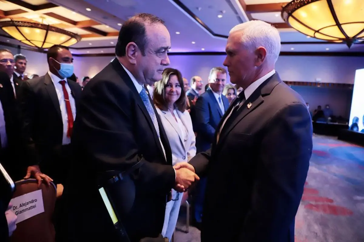 giammattei-mike-pence-actividad.jpg, 