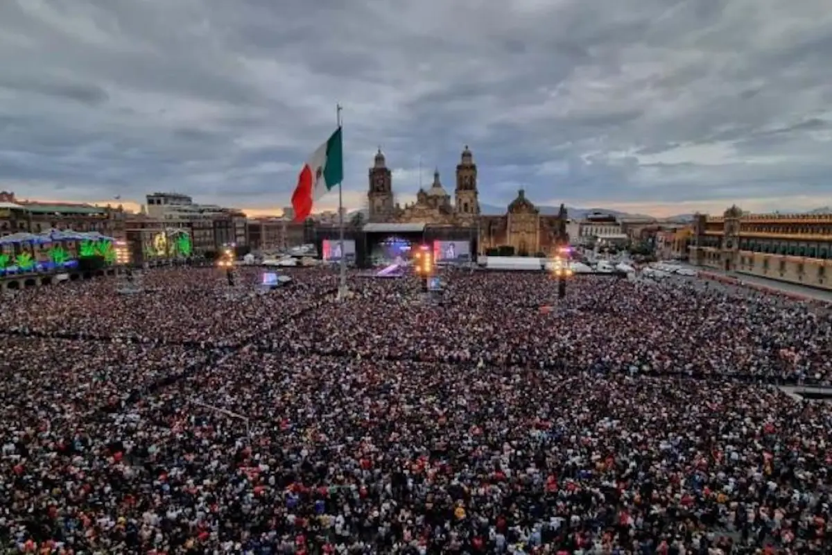 En medio de una estampida, Grupo Firme rompe récord en su concierto en el Zócalo, 