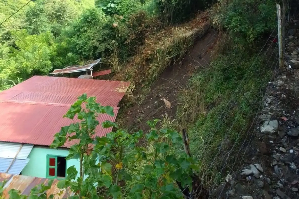 Deslizamiento de talud en aldea Guasintepeque, Gualán. Foto: Conred