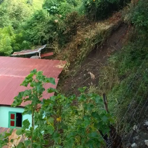 Deslizamiento de talud en aldea Guasintepeque, Gualán. Foto: Conred