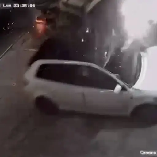 Video del momento en que camión impactó contra clínica en Villa Nueva ,