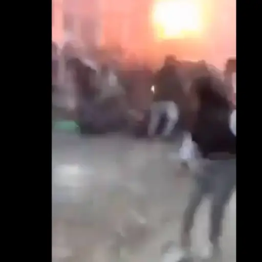 conductor atropella a multitud y tratan de lincharlo ,