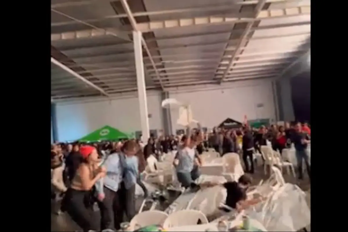 Pelea en concierto de Bacilos genera polémica en redes sociales, 