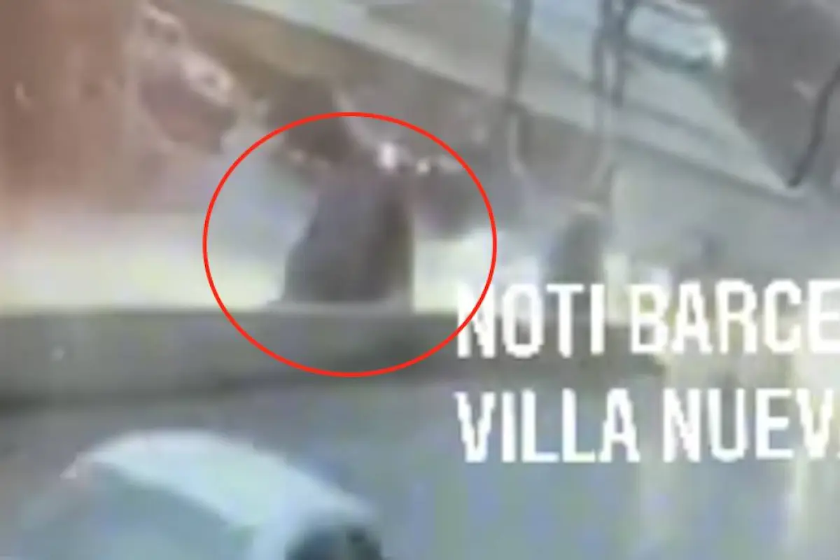 Difunden video del primer carro que cae en hundimiento de Villa Nueva, 