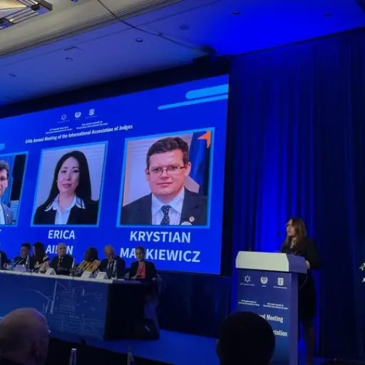 jueza-erika-aifan-premio-septiembre-2022-emisoras-unidas ,