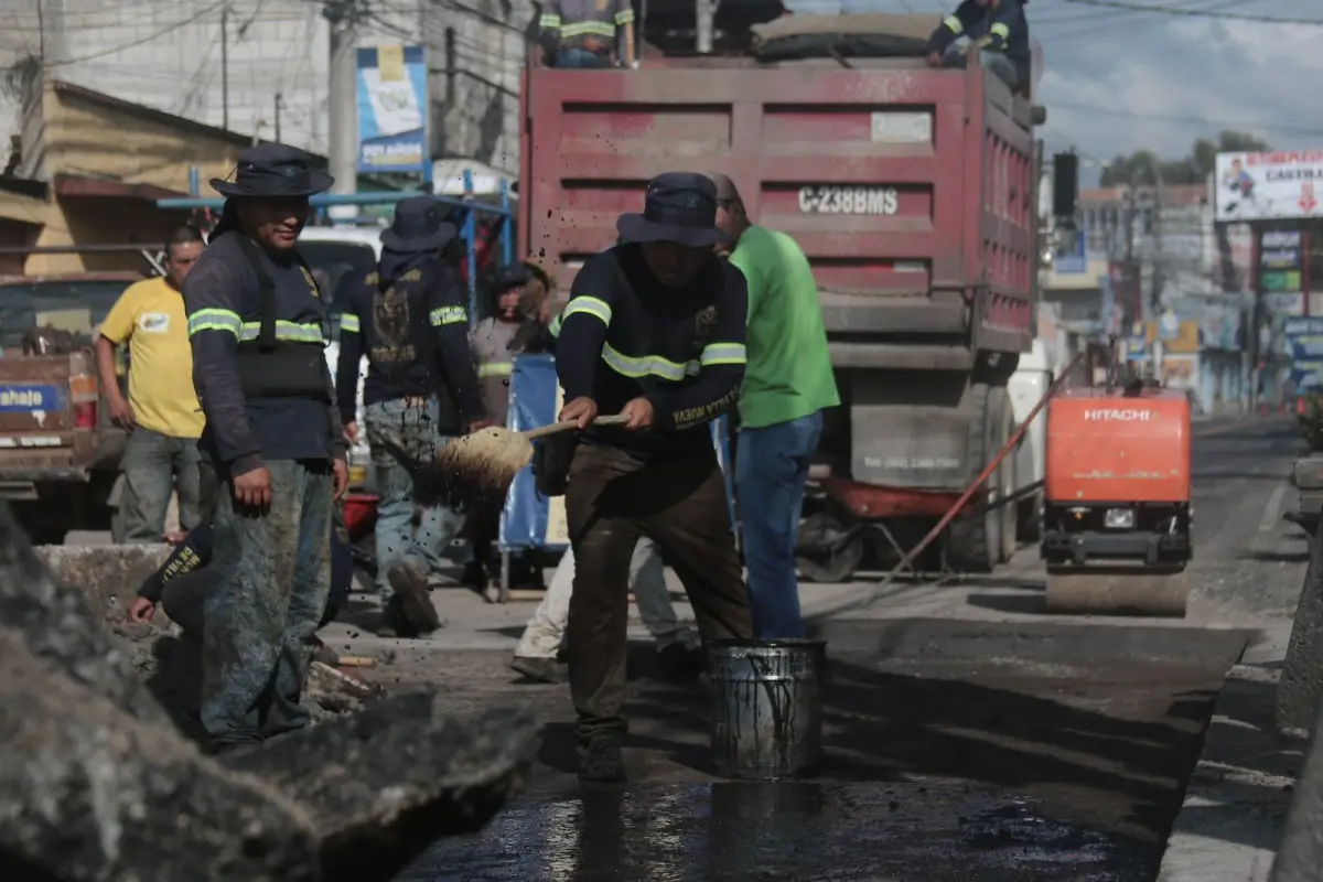 trabajo-en-calle-real-zona-1-de-villa-nueva-por-temor-a-posible-hundimiento-temporada-de-lluvia-guatemala-27-de-septiembre-2022-foto-alejandro-chet-publinews-2.jpeg, 