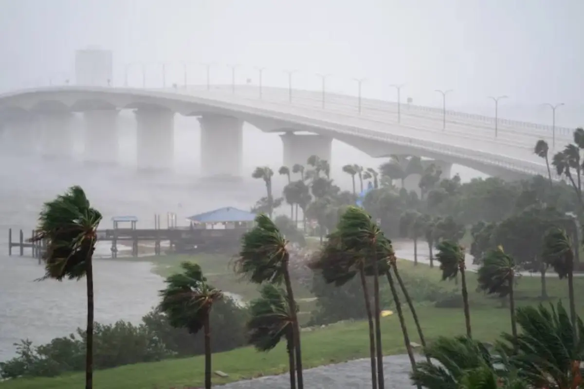 Imágenes apocalípticas en Florida - huracán Ian barre y hunde estructuras, 