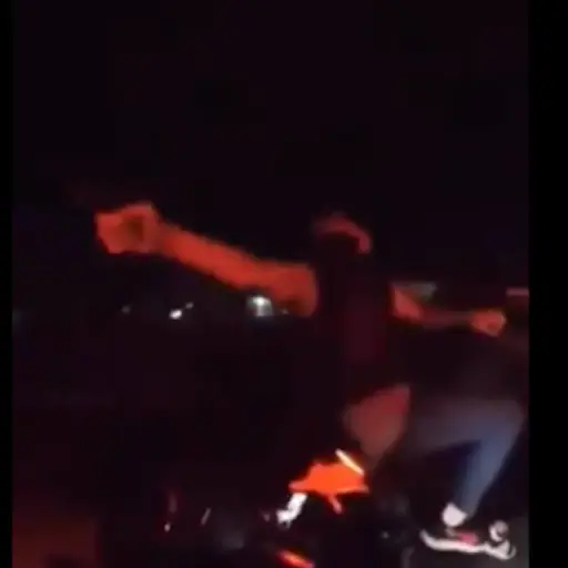 Motorista esquiva las balas y escapa de ladrones en carretera ,