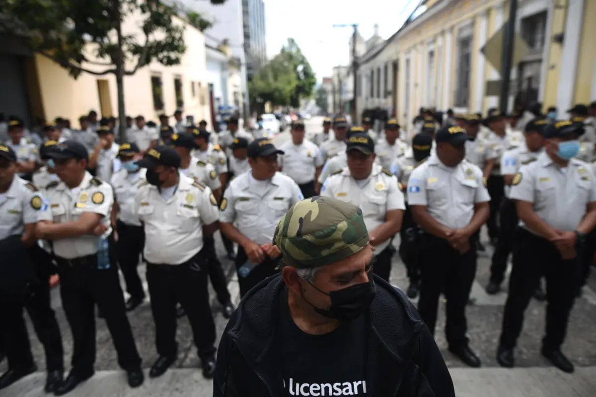 protesta-de-veteranos-militares-en-el-congreso-de-la-republica-por-pago-de-indemnizacion-foto-publinews-hoy-12-octubre-2022-6.jpg, 