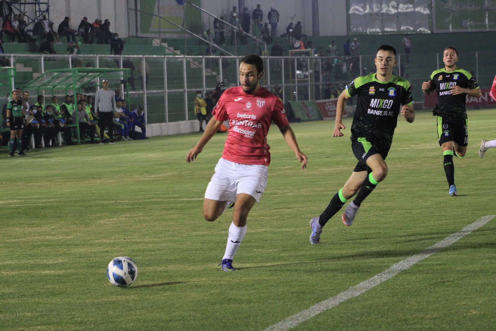 Partido entre Antigua GFC y Deportivo Mixco por la jornada 12 del Apertura 2022 | 