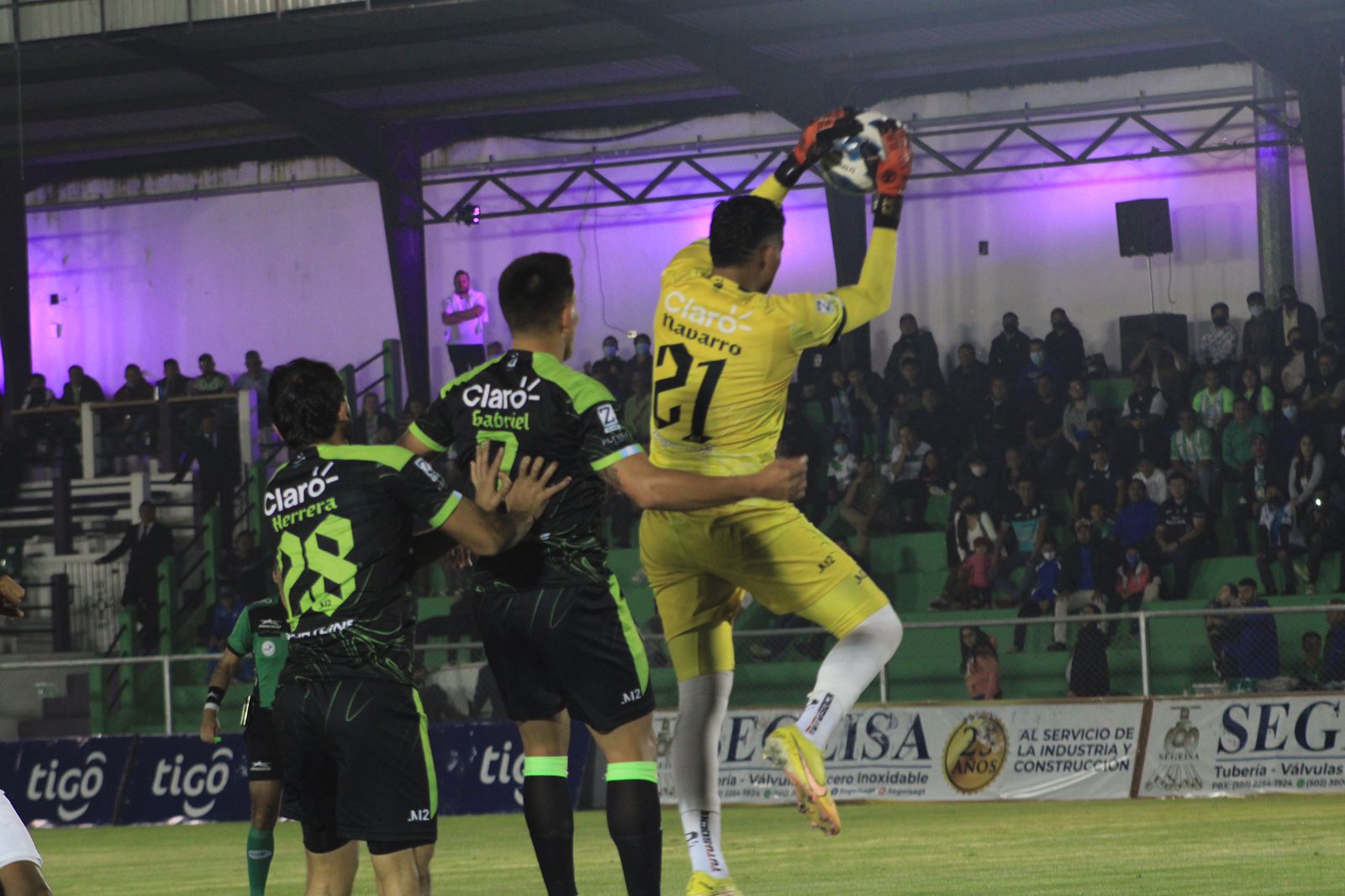 Partido entre Antigua GFC y Deportivo Mixco por la jornada 12 del Apertura 2022 | 