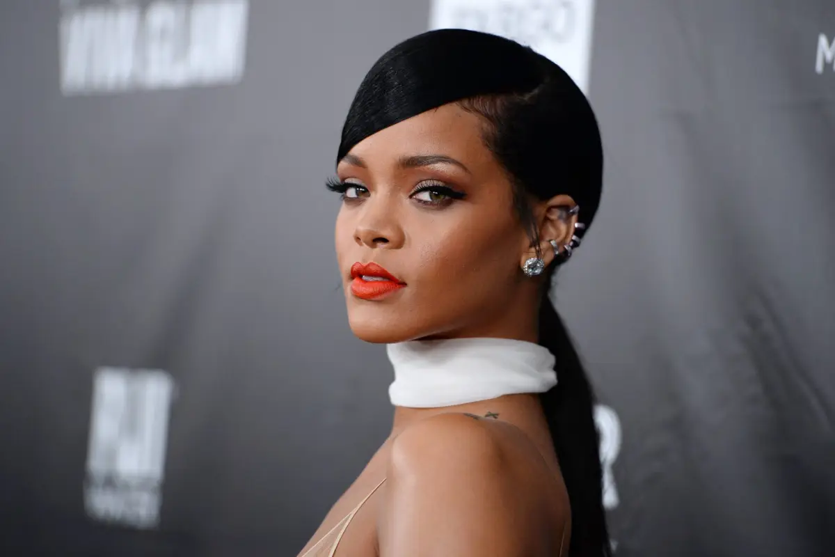 rihanna1-51801510b85ec0a7c84e8fbaf5a28a86-scaled-1.jpg, 