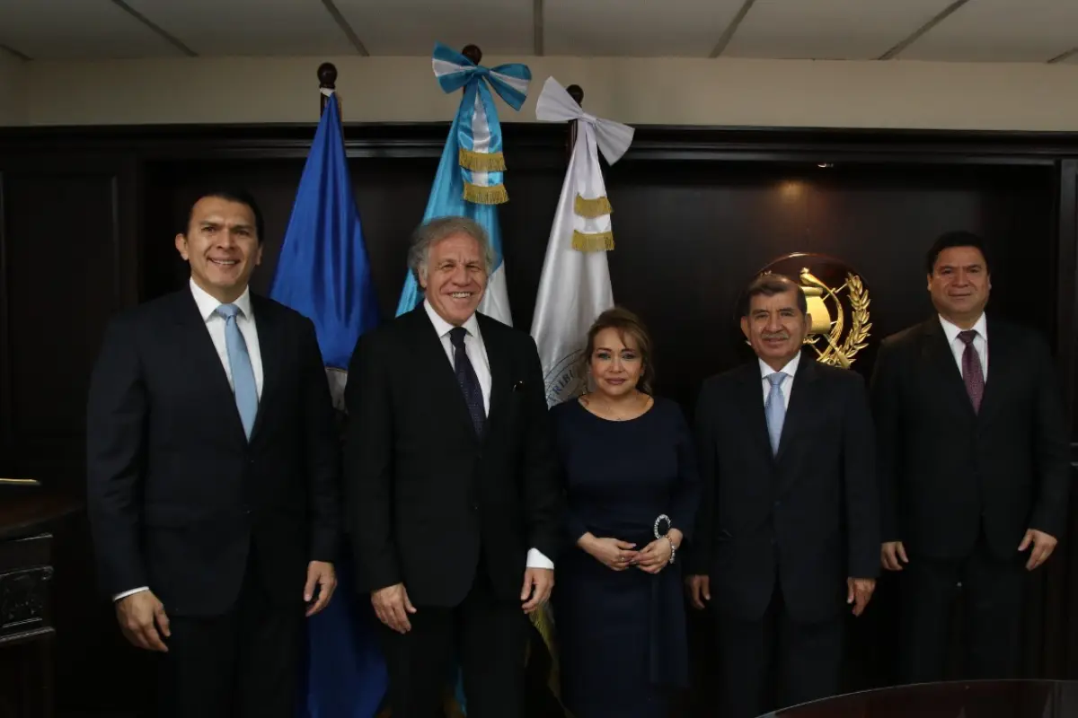 Almagro se reunió con los magistrados del TSE. Foto: TSE