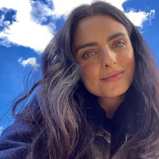 Aislinn Derbez ,