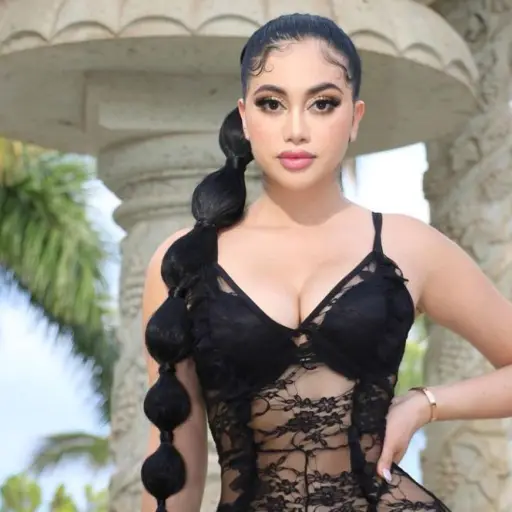 Jailyne Ojeda sensuales atributos ,