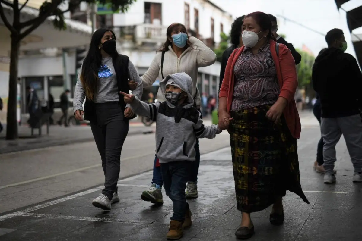 temporada-de-frio-en-guatemala-durante-la-pandemia-2021-sexta-avenida-12.jpg, 