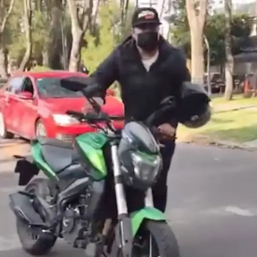Vecino encara a ladrón y evita robo de motocicleta ,