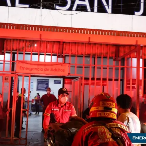 Socorristas municipales auxiliaron a los heridos de la fiesta Covi Dance. / Foto: CBM