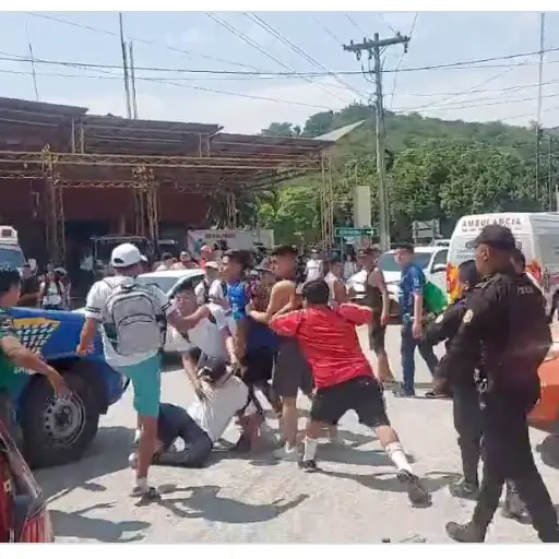 bronca-aficionados-comunicaciones-vs-guastatoya-emisoras-unidas- ,