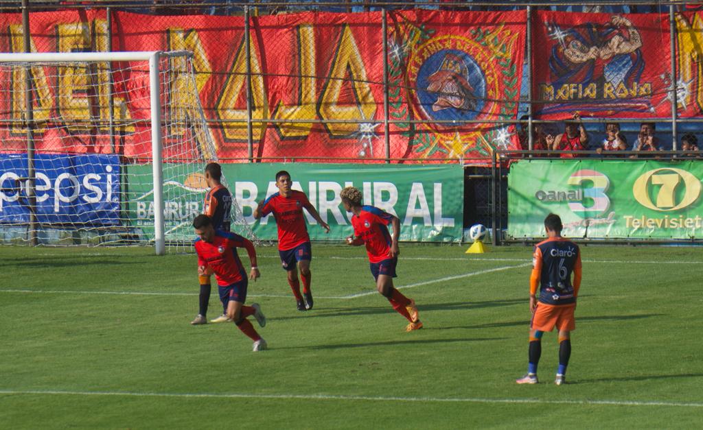 Yasnier Matos celebra su anotación ante el Deportivo Achuapa | 