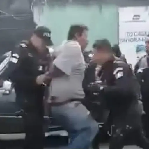 Capturan a agentes de la PNC que violentaron a conductor de picop en San Miguel Petapa ,