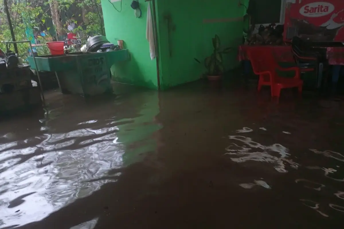 Inundaciones en Puerto Barrios, Izabal, debido al huracán Julia. / Foto: Cruz Roja Guatemalteca