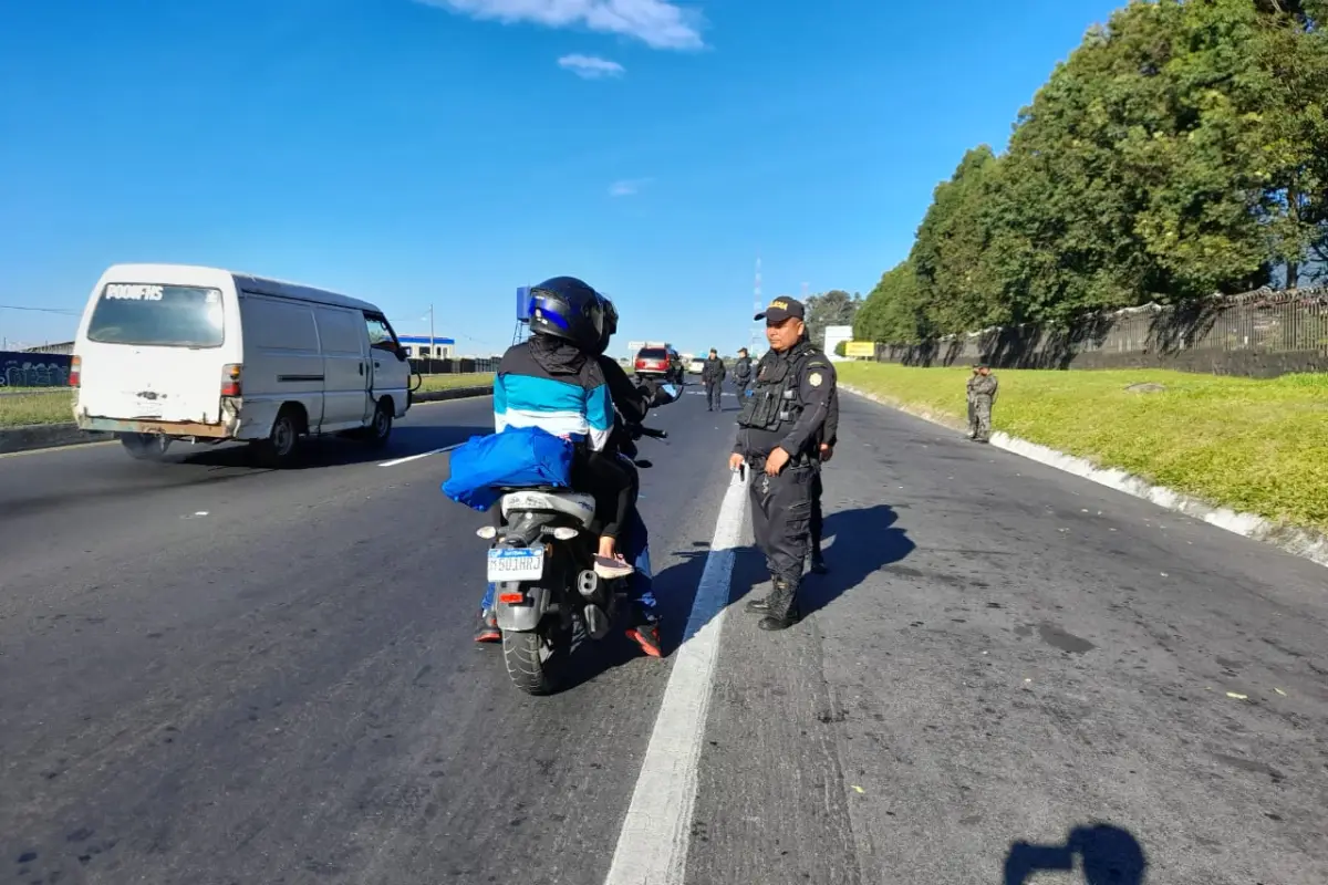 Vigilancia policial en las carreteras. / Foto: PNC