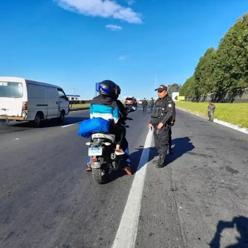 Vigilancia policial en las carreteras. / Foto: PNC