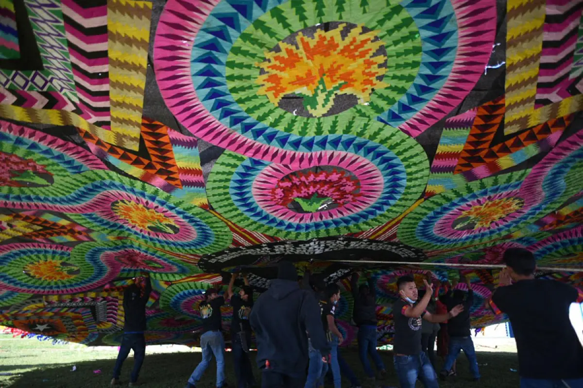 Barriletes gigantes de Santiago Sacatepéquez, 