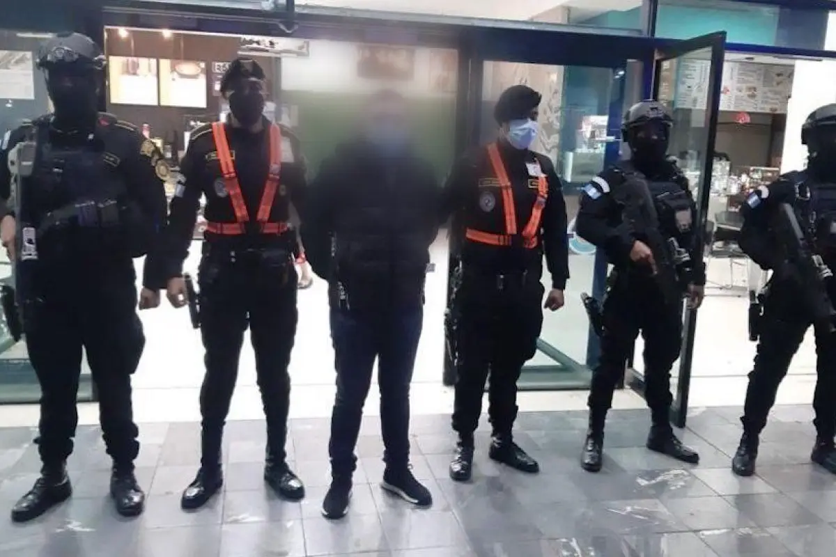 capturan-a-supuesto-capo-en-aeropuerto-La-Aurora-1.jpg, 