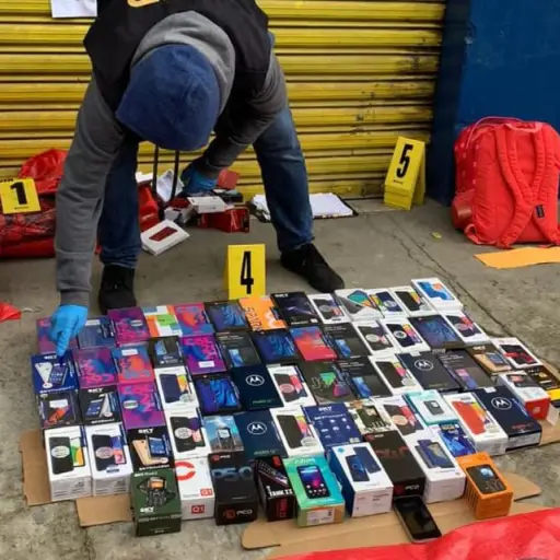 Celulares robados en un local de Momostenango. / Foto: PNC