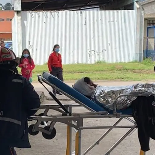 Nino-de-12-anos-es-atacado-por-10-perros-callejeros-en-Chimaltenango--990x517 ,