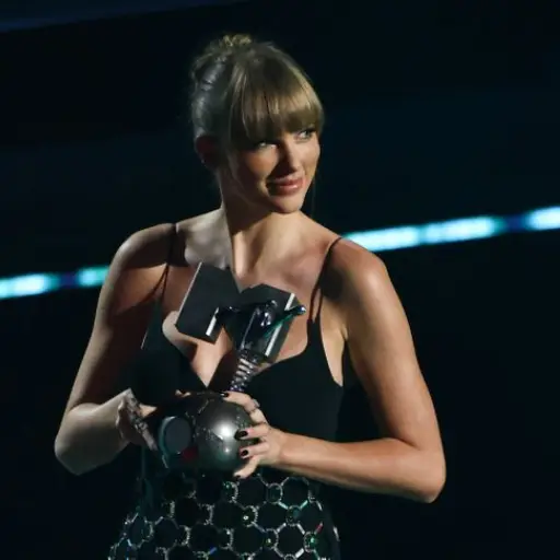 Taylor Swift mtv emas ,