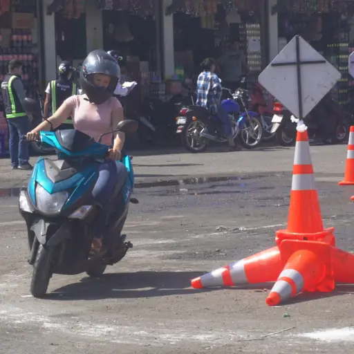 Evaluación en Escuintla a participantes en programa Motorista Segura. / Foto: Tránsito PNC