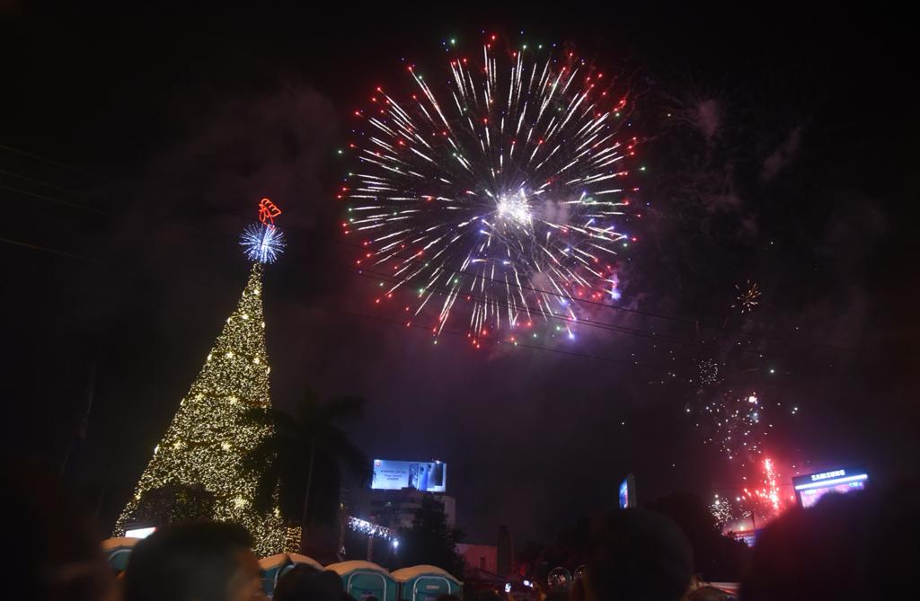 Se inician festividades navideñas con el encendido del Árbol Gallo-7 | 