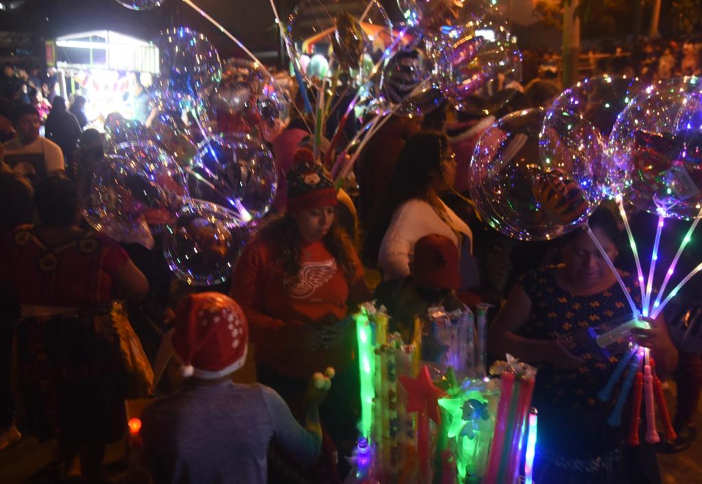 Se inician festividades navideñas con el encendido del Árbol Gallo-3 | 