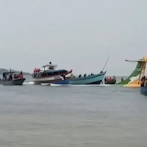 Avion de pasajeros cae al lago Victoria y deja varios muertos ,