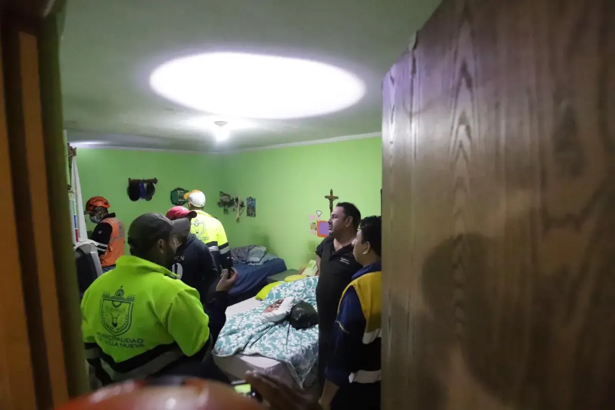 Reportan techos y pisos rajados en viviendas de Villa Nueva tras retumbos -, 