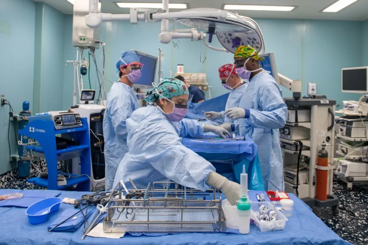 Buque-hospital-Comfort-Estados-Unidos-Puerto-Barrios.jpg, 