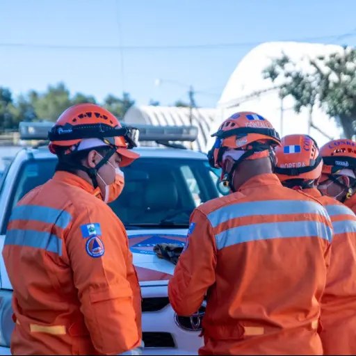 Personal de la Conred se prepara debido a la llegada del ciclón Lisa. / Foto: Conred