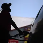 Galón de combustible supera los Q40 en algunos expendios, según monitoreot