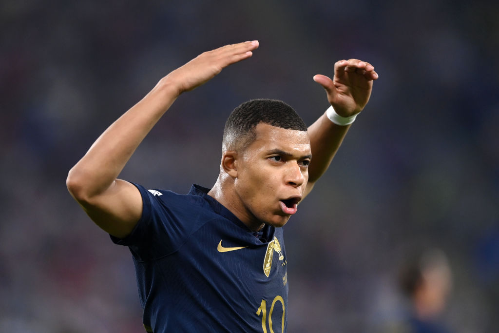 Kylian Mbappé celebra su doblete  ante Dinamarca | 