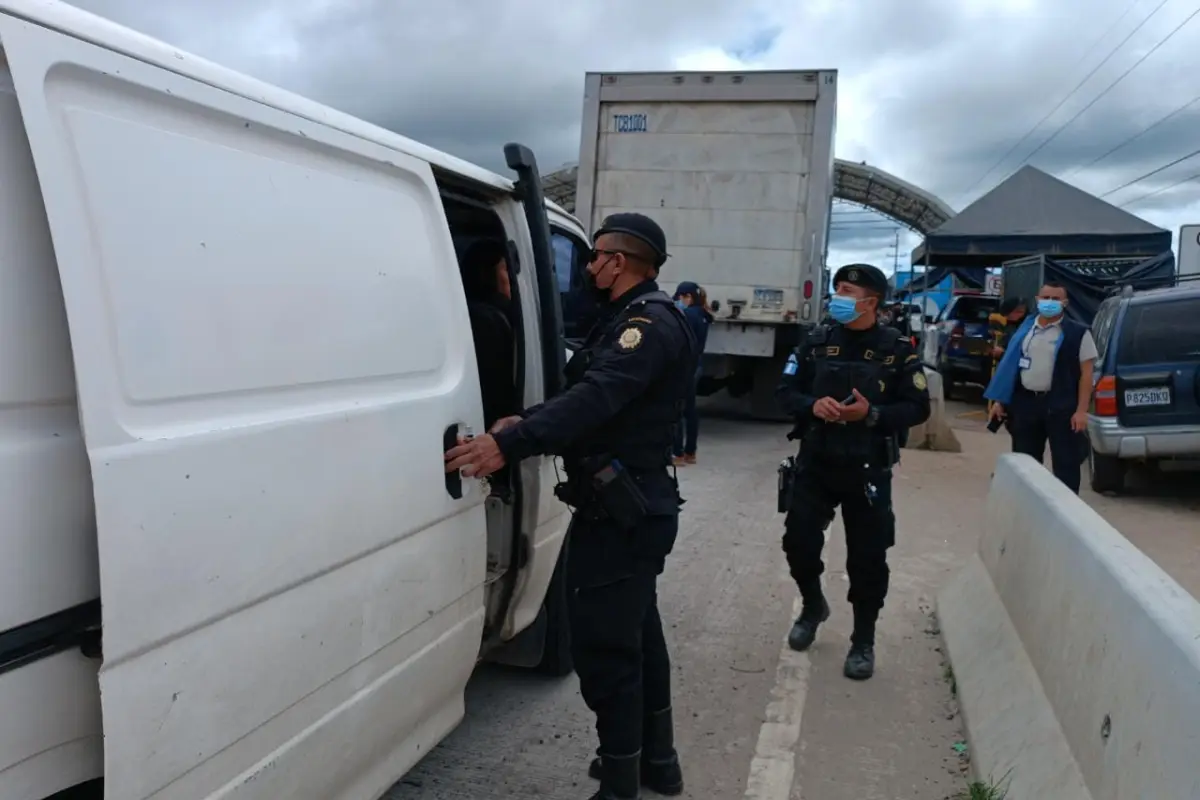 Un operativo en contra del contrabando de mercaderías se hizo en la ruta Interamericana. / Foto: PNC