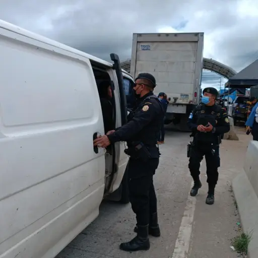 Un operativo en contra del contrabando de mercaderías se hizo en la ruta Interamericana. / Foto: PNC