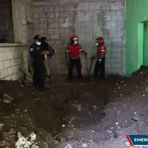 cadaveres-enterrados-vivienda-zona-18-emisoras-unidas3 ,